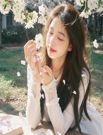 《狼狼少女蓝第3季》技术揭秘：摄影技术如何艺术与技术的完美融合 为观众带来全新视觉体验